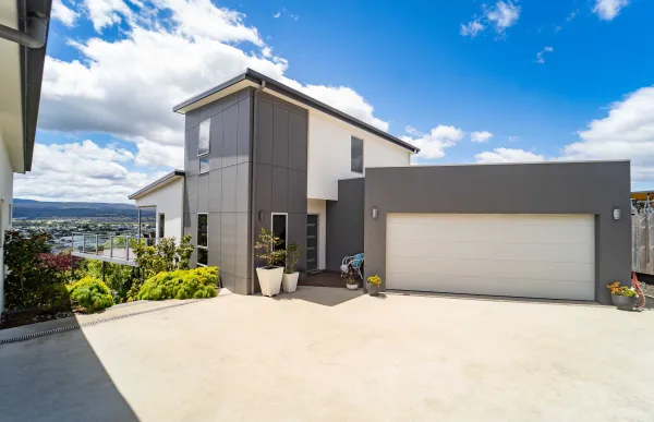 Lachlan Parade